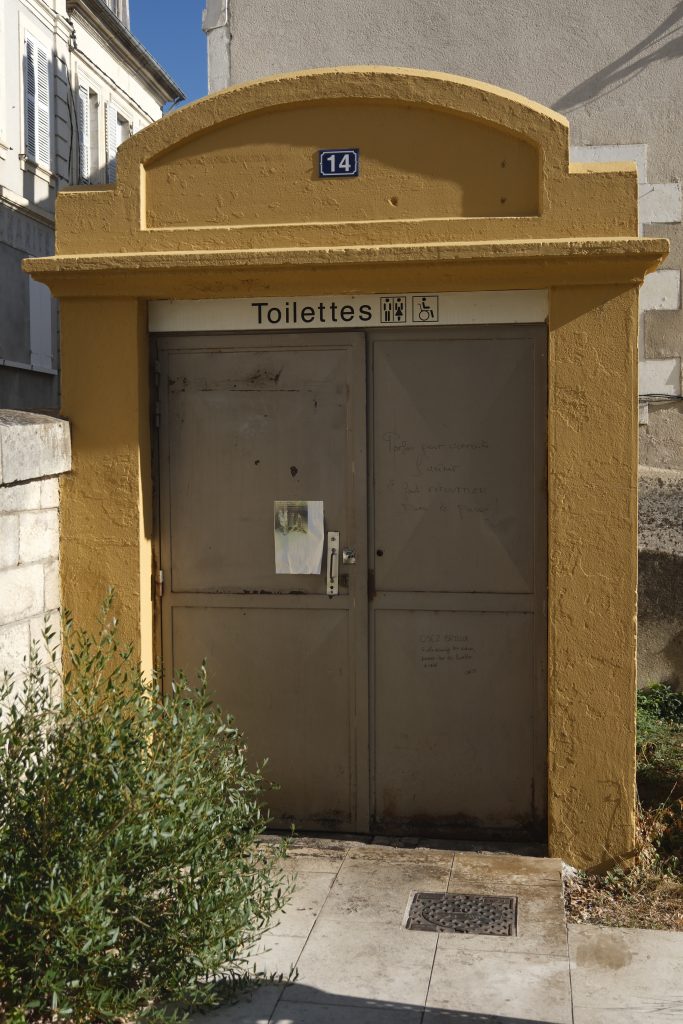 WC mit Straßennummer ;-)